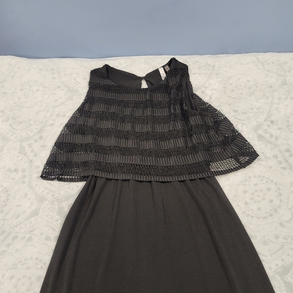 Sleeveless black maxi dress with lace overlay. Petite size S - Picture 12 of 13